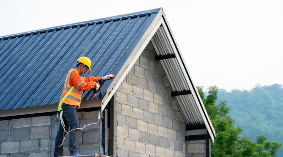 Professional gutter cleaning in Vallecitos, NM
